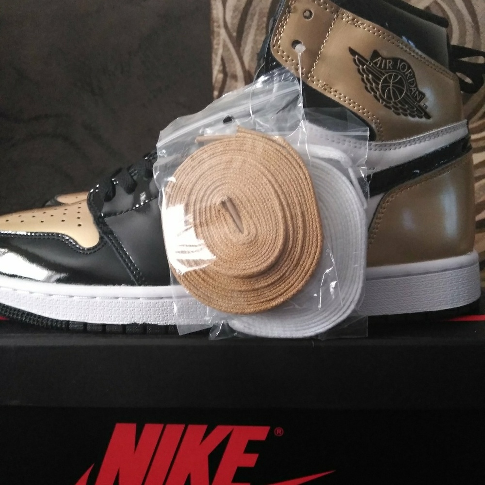 Air Jordan Retro 1 OG. NRG Gold Toe